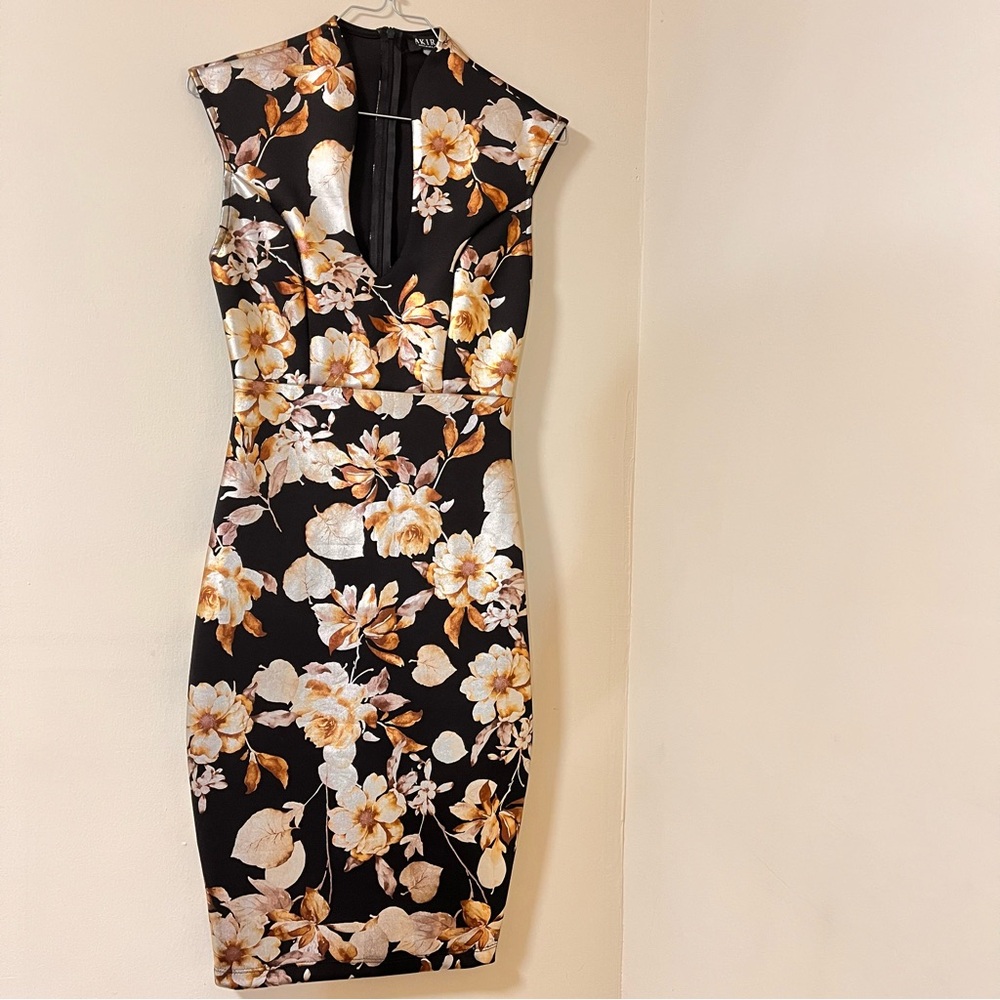AKIRA Elegant & Sexy Black & Gold Floral Bodycon Metallic Dress Size S